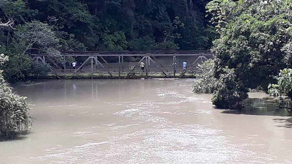 LOS R�OS LA MIEL Y TASAJOS CRECIERON TANTO, QUE CUBREN EL VIEJO PUENTE