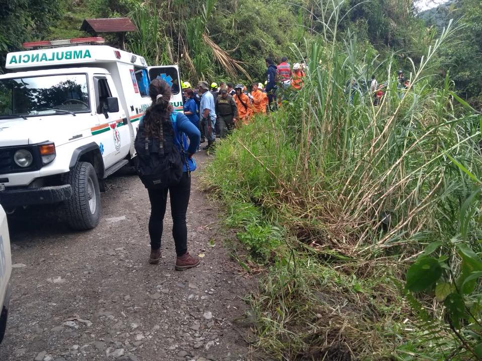ACCIDENTE DE UN VEH�CULO PARTICULAR EN LA V�A PENSILVANIA-SAN DANIEL 