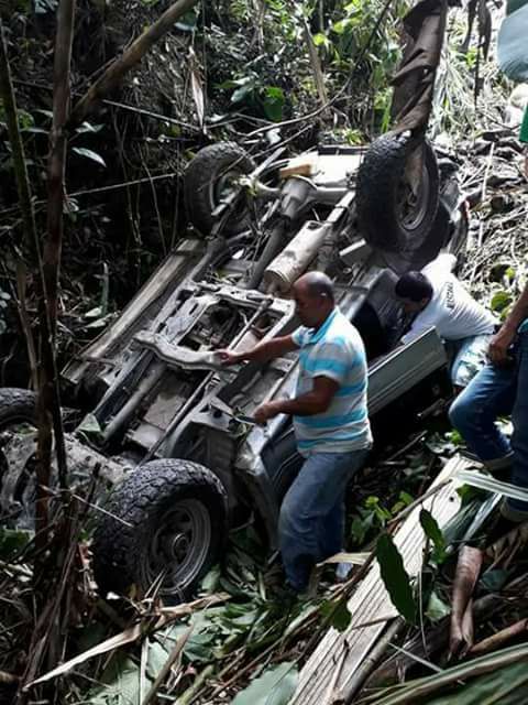 ACCIDENTE DE UN VEH�CULO PARTICULAR EN LA V�A PENSILVANIA-SAN DANIEL 