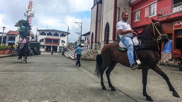 COLOMBIANOS ESPERAN UN CAMBIO EN LA PRIMERA ELECCI�N PRESIDENCIAL DE LA POSGUERRA