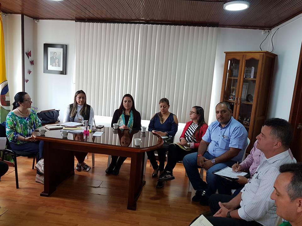 TRABAJANDO ARTICULADOS POR EL PLAN DE ALIMENTACI�N ESCOLAR.