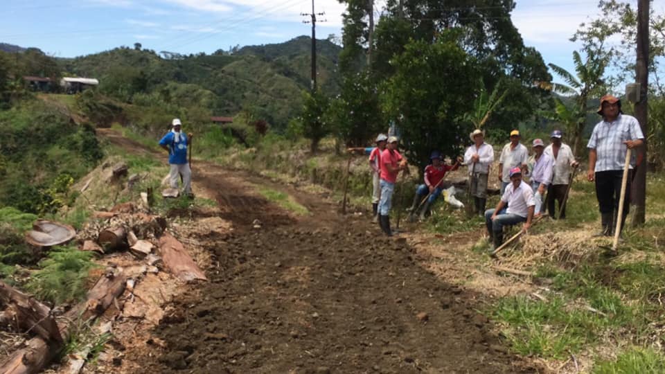 TRABAJO ARTICULADO POR LAS V�AS DE LA ESMERALDA, EL GUAYAVITO Y EL CONSUELO