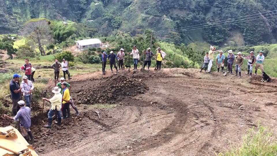 TRABAJO ARTICULADO POR LAS V�AS DE LA ESMERALDA, EL GUAYAVITO Y EL CONSUELO
