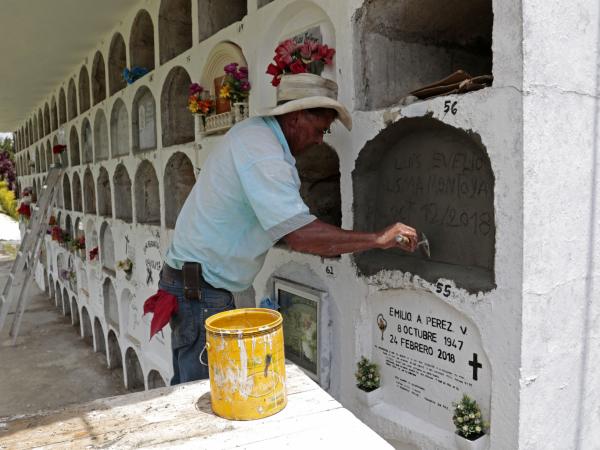 EL MILAGROSO RESCATE DE MUJER Y NI�O TRAS 7 HORAS BAJO LOS ESCOMBROS