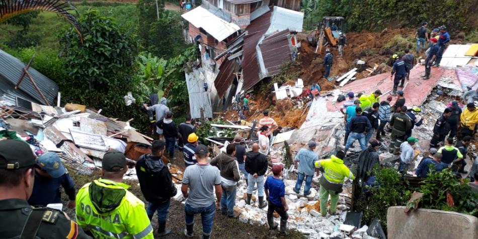 EL MILAGROSO RESCATE DE MUJER Y NI�O TRAS 7 HORAS BAJO LOS ESCOMBROS