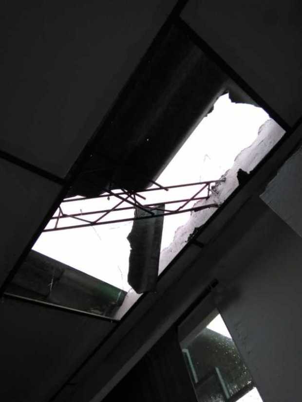 FUERTES VIENTOS Y LLUVIAS AFECTARON ZONA URBANA DE SAMAN� (CALDAS)