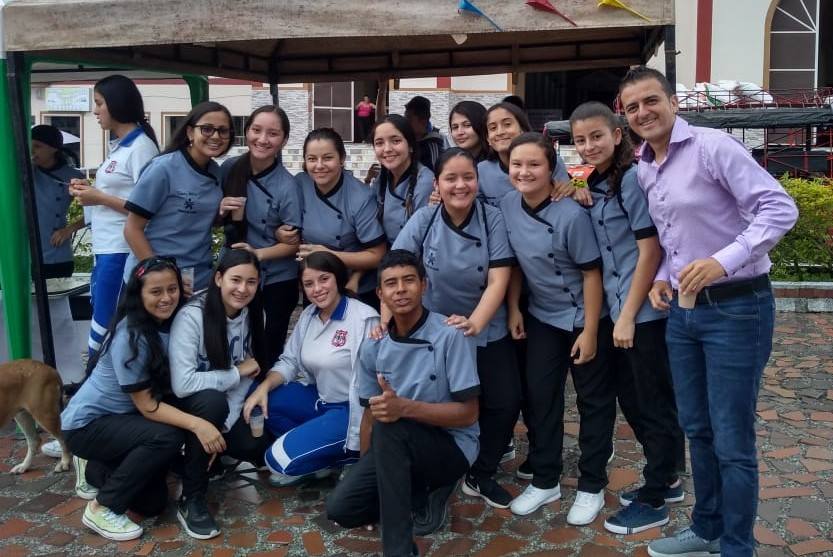 T�CNICO EN COCINA REALIZA FERIA GASTRON�MICA.