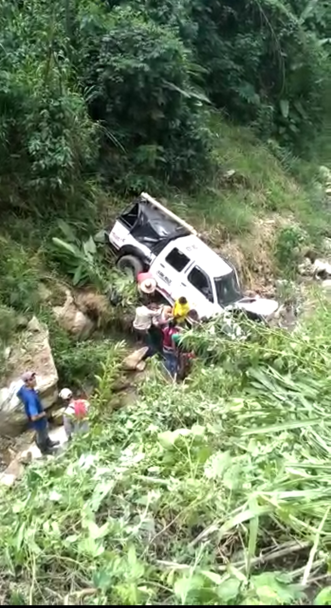 SE RUEDA VEH�CULO CONTRATISTAS DE LA CHEC VEREDA SANTA RITA