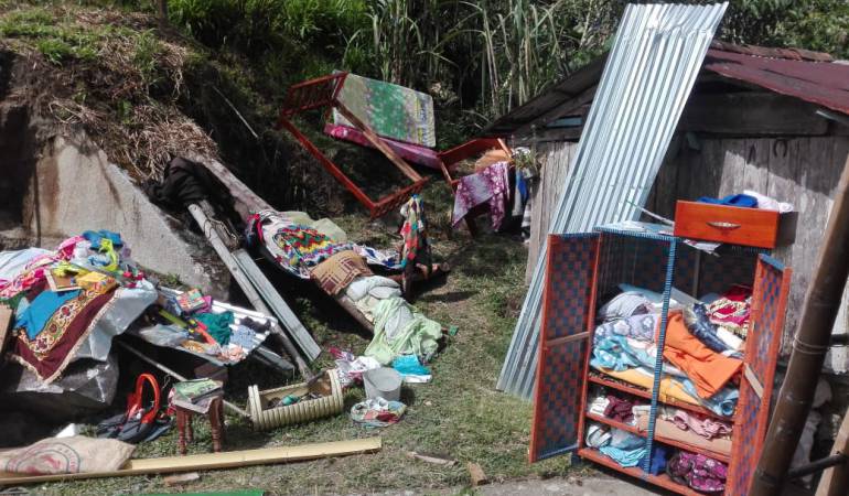 EN SAMAN� UN VENDAVAL DEJ� SIN TECHO A 13 VIVIENDAS