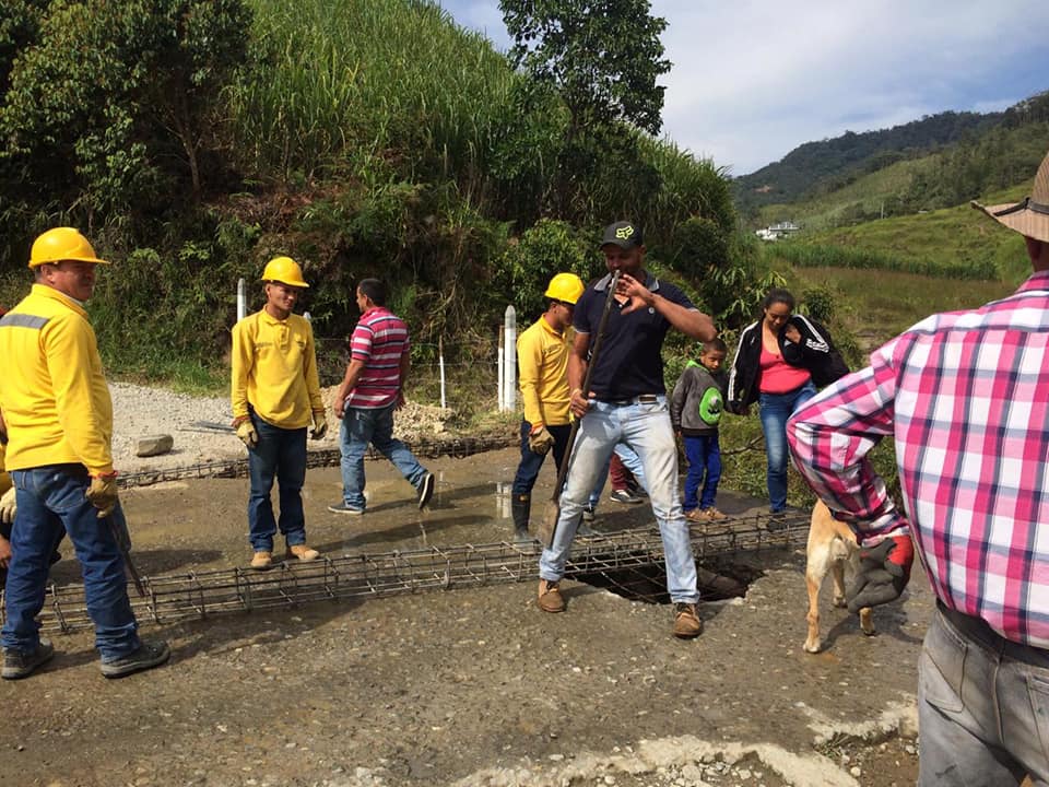 SE RESTAUR� EL PUENTE DE LA VEGA HACIA LA VEREDA CALIFORNIA