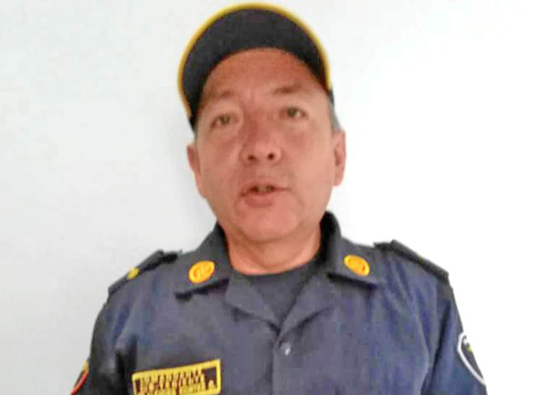 QUIERE QUE HAYA M�S BOMBEROS