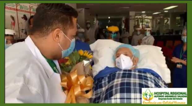 MUJER DE 94 A�OS, QUE VIVE EN VEREDA DE SAMAN�; DURANTE 16 D�AS BATALL� CON UN INFARTO, UNA CIRUG�A DE CADERA
