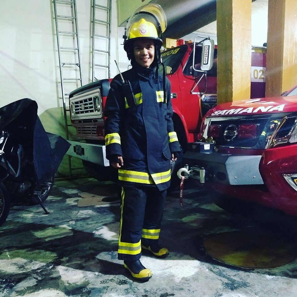 RESALTAR EL COMPROMISO CON LA INSTITUCI�N AL BOMBERO JUVER GRISALES