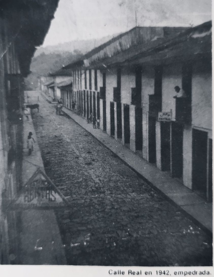 UN D�A EN LA CALLE REAL EMPEDRADA DE SAMAN� 