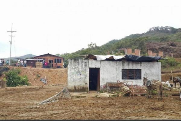 LA VIDA EN EL CONGAL, PUEBLO AL QUE PARAMILITARES LE PRENDIERON FUEGO