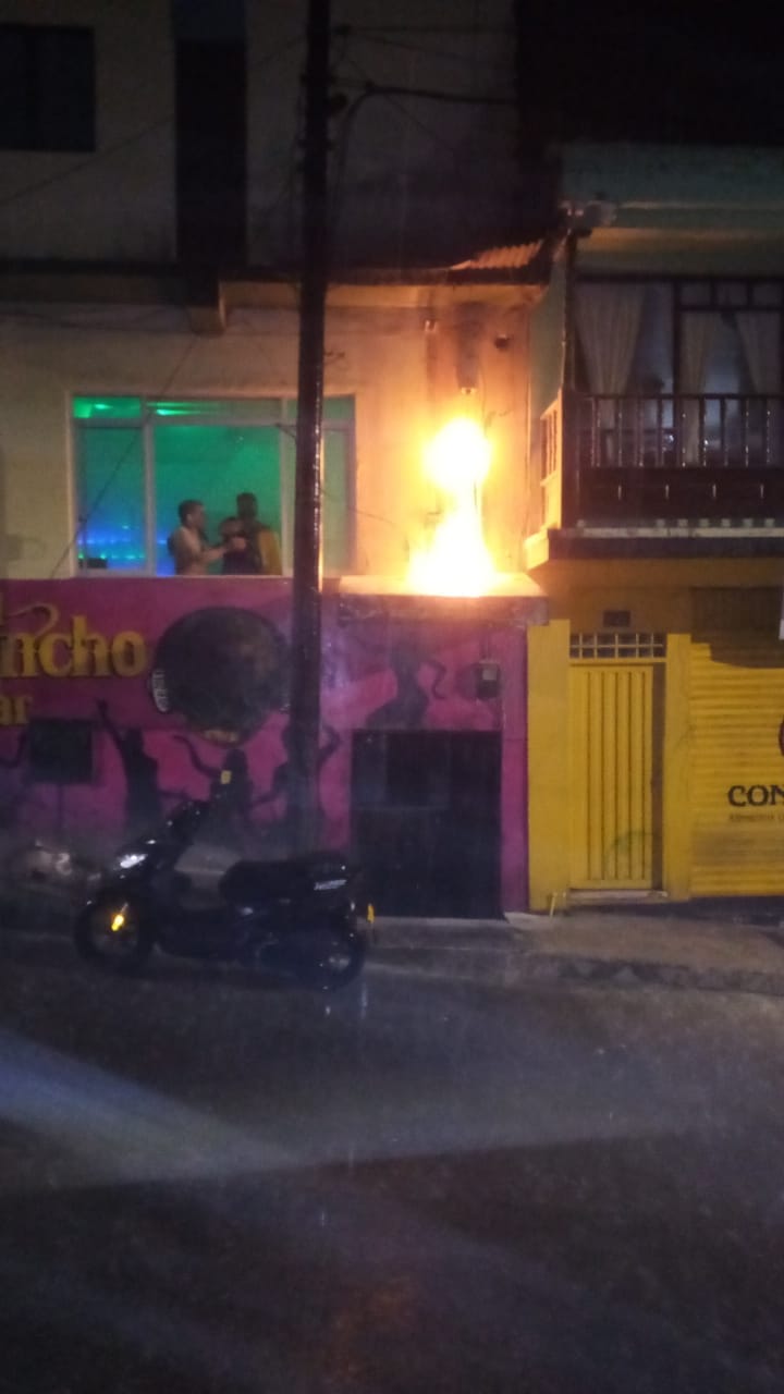 CORTO CIRCUITO ENTRE LOS BARES EL RANCHO Y SAN ALEJO