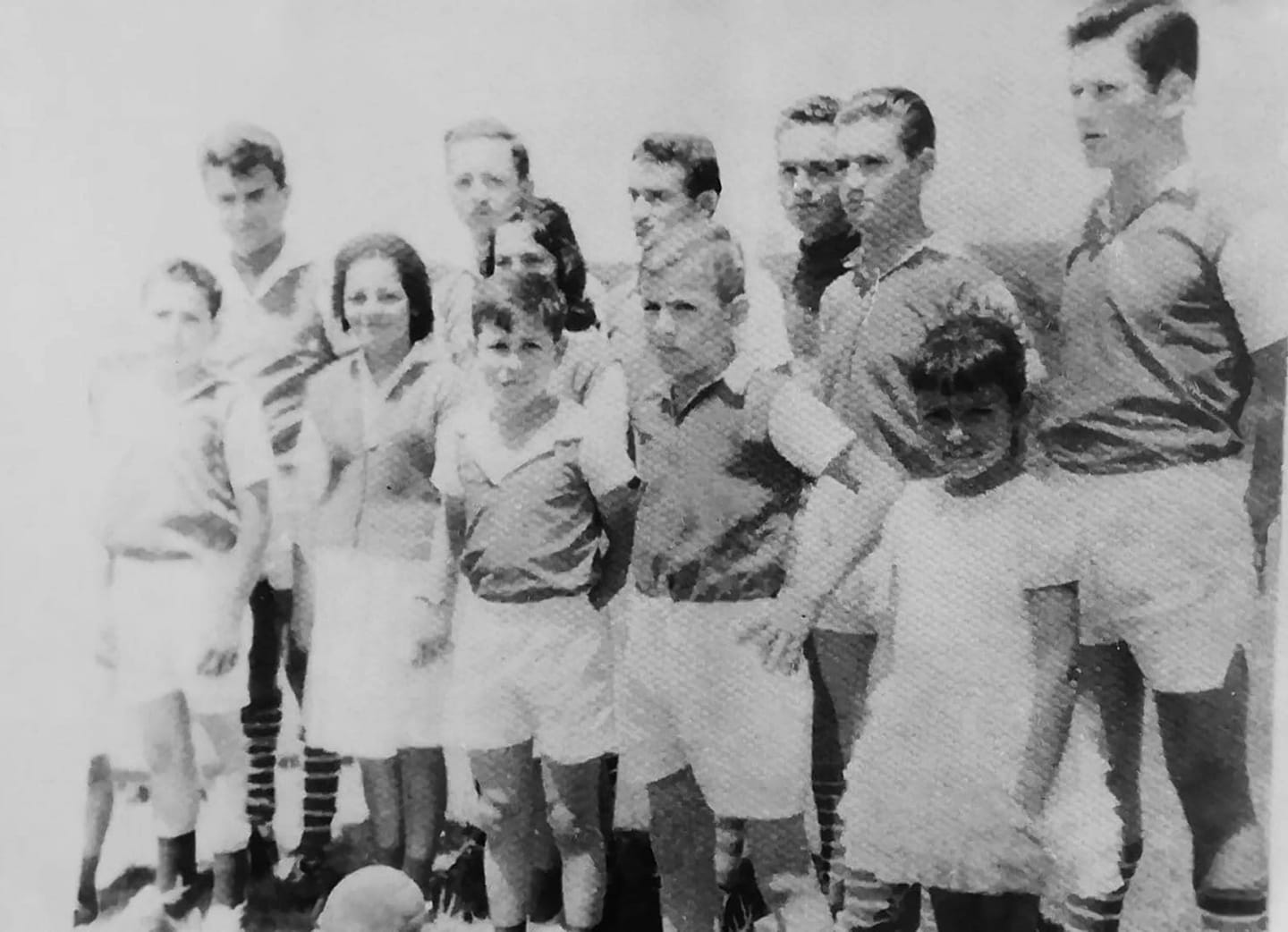 EQUIPO DE FUTBOL ESCUELA DANIEL MAR�A L�PEZ