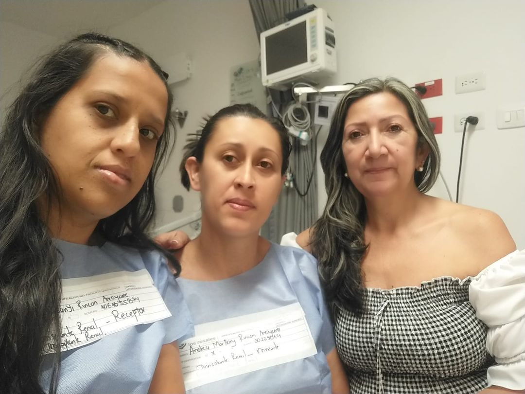 CL�NICA LOS ROSALES REALIZ� EL PRIMER TRASPLANTE RENAL A HERMANAS SAMANE�AS