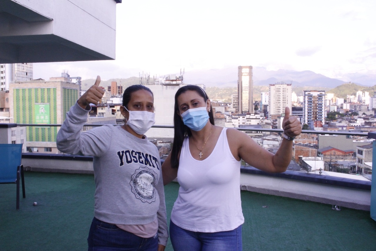 CL�NICA LOS ROSALES REALIZ� EL PRIMER TRASPLANTE RENAL A HERMANAS SAMANE�AS