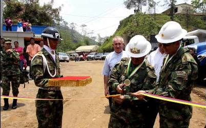 EL EJ�RCITO REHABILIT� V�A EN NARI�O
