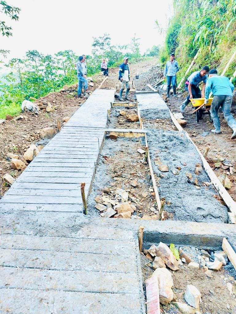 PLACA HUELLA EN LA V�A DE LA VEREDA LA RETIRADA