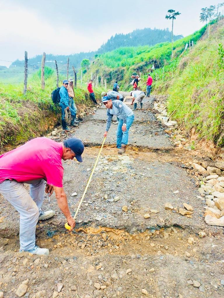 PLACA HUELLA EN LA V�A DE LA VEREDA LA RETIRADA