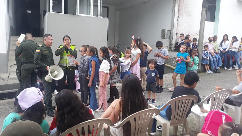 DONACIONES DE REGALOS LAS PUEDEN HACER LLEGAR A LA ESTACI�N DE POLIC�A SAMAN�