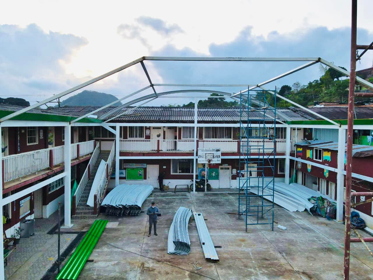 CONSTRUCCI�N DE CUBIERTA AUTOPORTANTE EN LA INSTITUCI�N EDUCATIVA FELIX NARANJO DEL CORREGIMIENTO DE SAN DIEGO