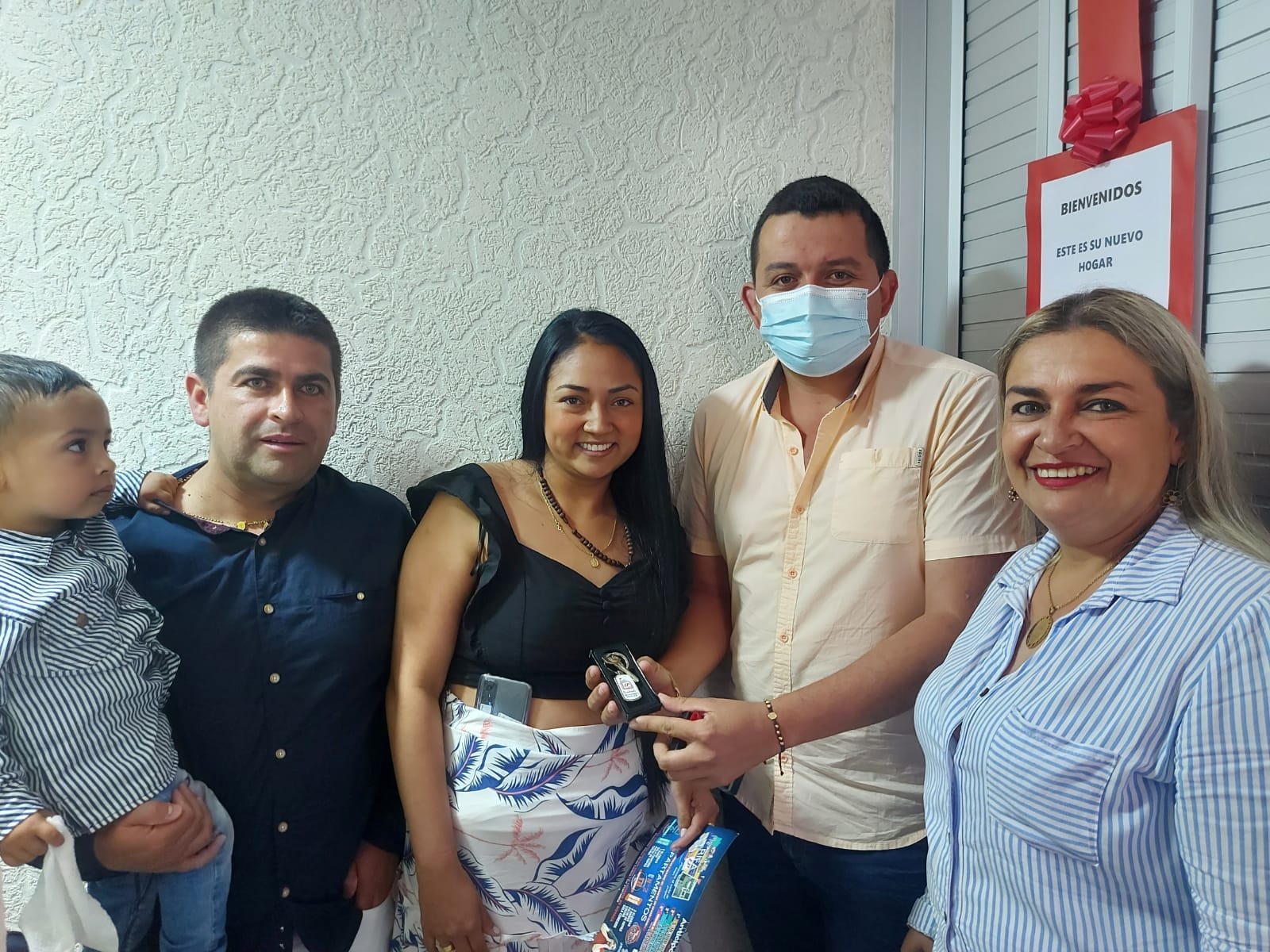 SANDRA MILENA PE�A FELIZ GANADORA DE ESTE LUJOSO APARTAMENTO Y UN MERCADO DE 400 MIL POR 12 MESES
