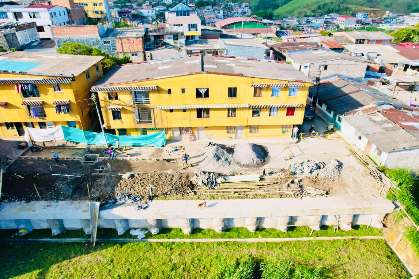 MURO DE CONTENCI�N BARRIO ASOVISA