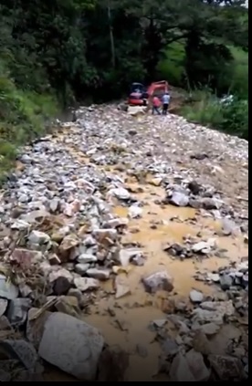 CARRETERA SECTOR LOS GUAYABALES BLOQUEADA