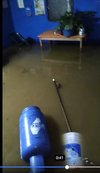 INUNDACI�N POR LLUVIAS EN LA VEREDA LA ESMERALDA