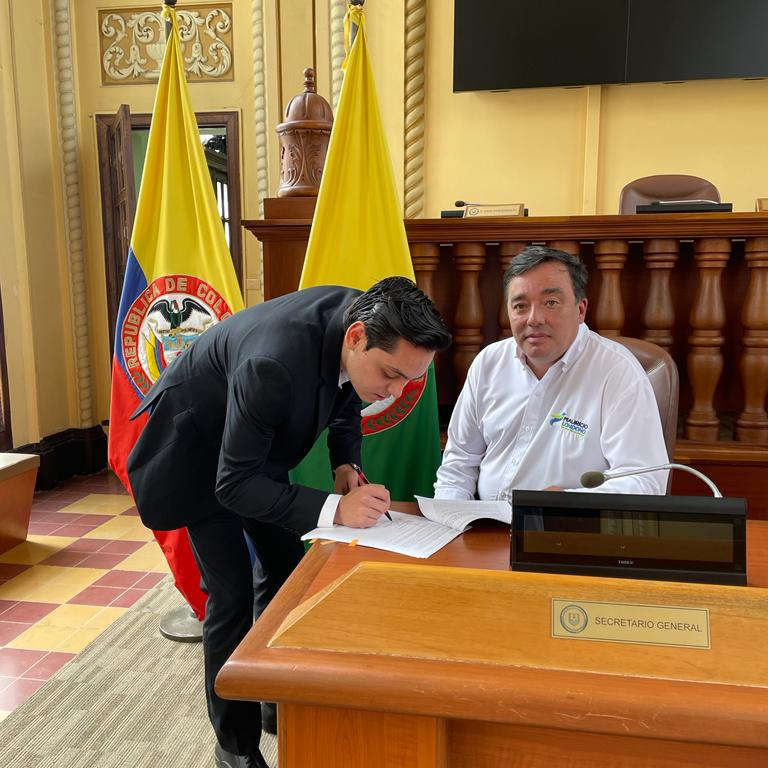 JORGE ANDRES ARANGO, FIRMA COMO ASESOR JUR�DICO DE LA ASAMBLEA DEPARTAMENTAL DE CALDAS