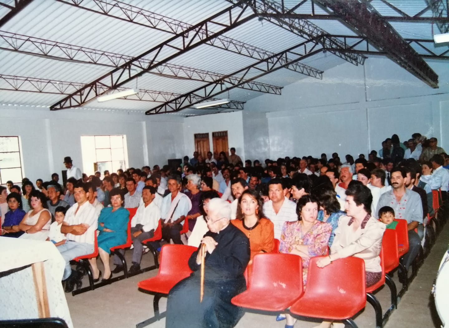LANZAMIENTO DEL LIBRO RENACER DE LAS CENIZAS