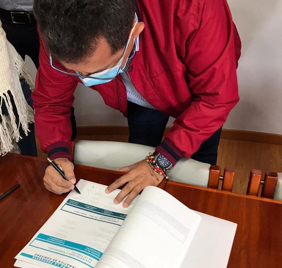 FABIO ARIAS INSCRIBE LA CANDIDATURA COMO ASPIRANTE A LA RECTOR�A DE LA UNIVERSIDAD DE CALDAS