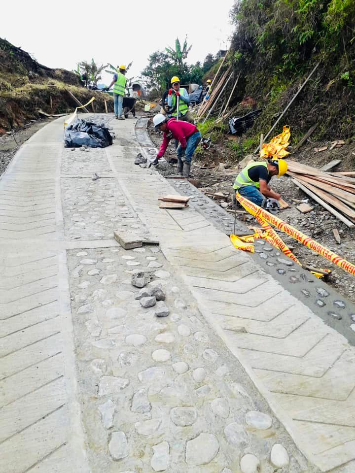 AS� AVANZA EL PRIMER TRAMO DE PLACA HUELLA EN LA V�A PENSILVANIA - SAMAN� 