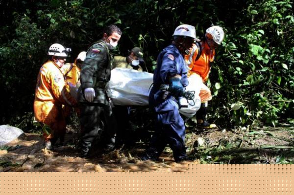 SUSPENDEN B�SQUEDA DE V�CTIMAS DE LA TRAGEDIA EN V�A MANIZALES-BOGOT�