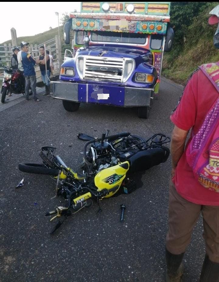 ACCIDENTE DE TRANSITO EN LA V�A PRINCIPAL SECTOR LAS CAMELIA