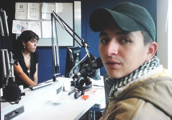 NI SICARIO NI GUERRILLERO, CARLOS VALENCIA ES CANTANTE