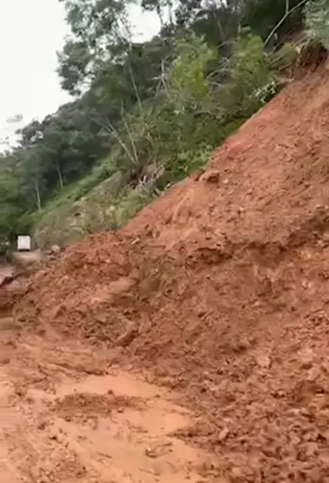 CERRADA LA VIA SAMANA-VICTORIA