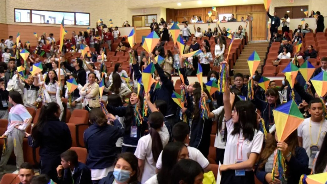 211 ESTUDIANTES SE GRADUAR�N EN INTELIGENCIA EMOCIONAL EN SAMAN�
