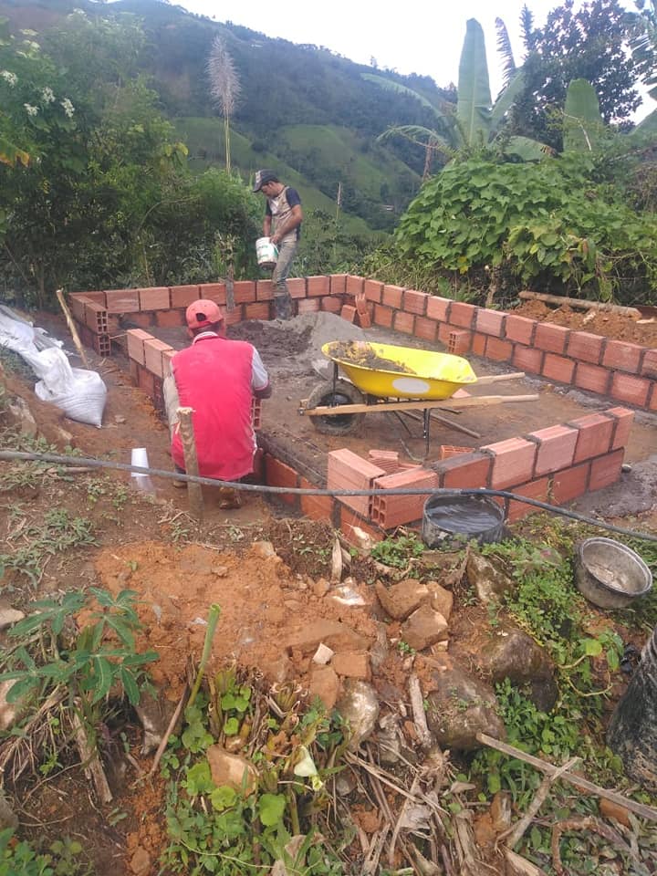 AUTOCONSTRUCCION EN LA VEREDA TESORITOS