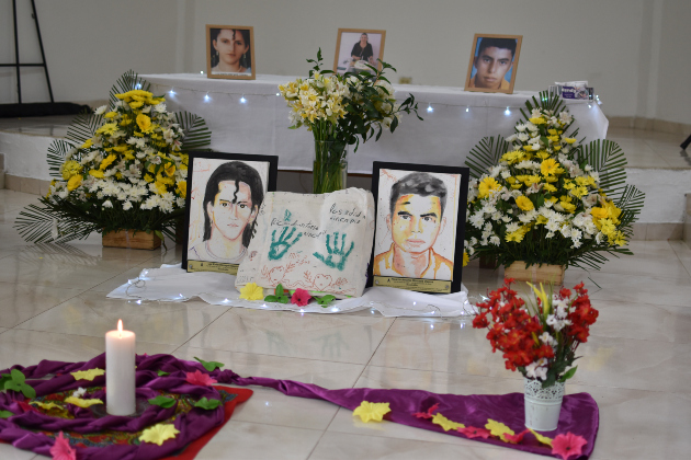 FAMILIA RECIBE RESTOS DE DOS HERMANOS DESAPARECIDOS HACE 17 A�OS EN SAMAN�