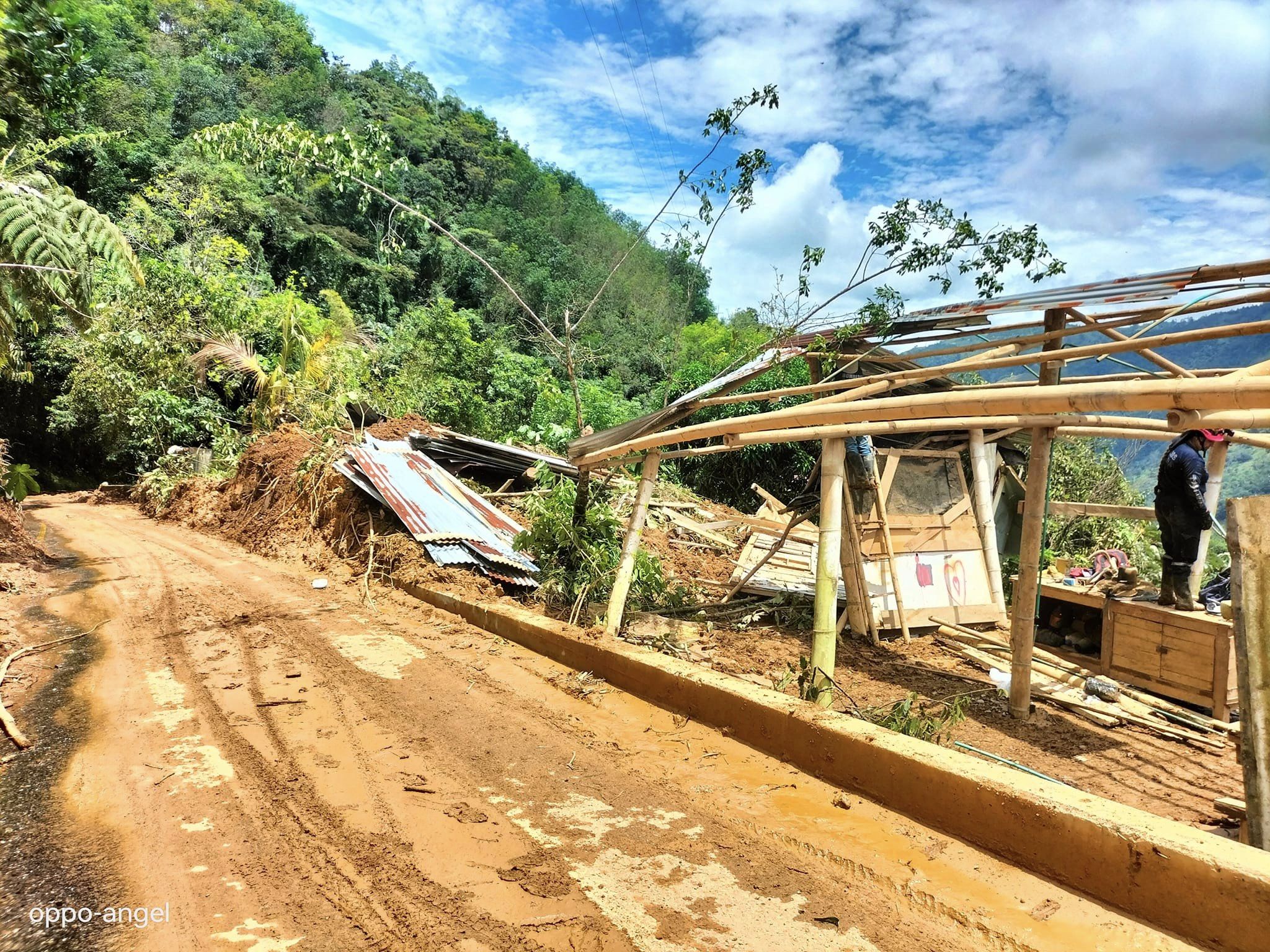 DERRUMBE VIAL DESTRUYO LA CASA DE �NGEL ZULUAGA