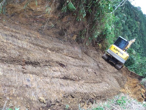 CARRETERA PARA UNIR AL CORREGIMIENTO ENCIMADAS CON EL MUNICIPIO DE PENSILVANIA