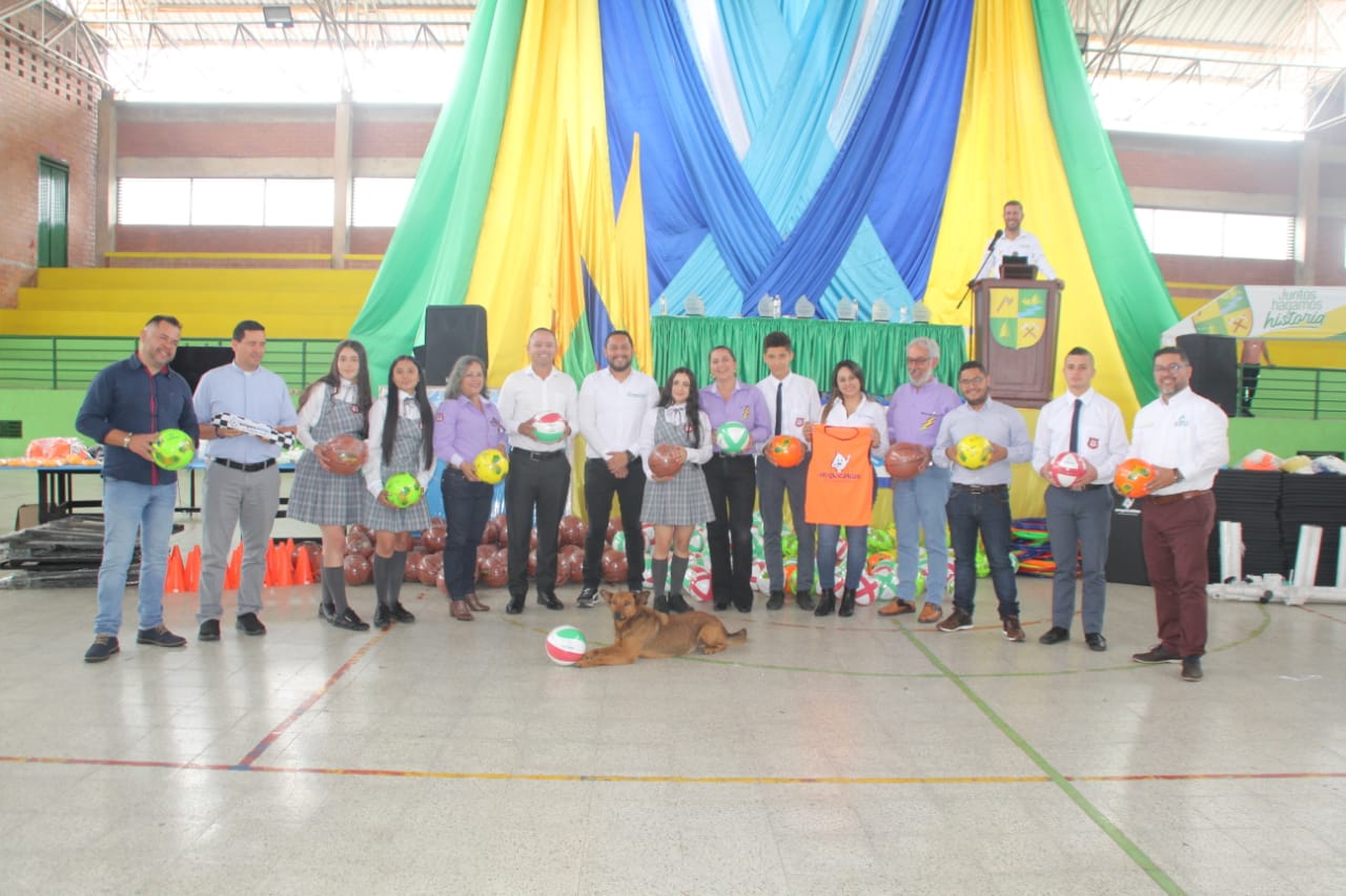 MEDIANTE LA ESTRATEGIA DE OBRAS POR IMPUESTOS, M�S DE 3.800 ESTUDIANTES DE SAMAN� SE BENEFICIAR�N CON DOTACI�N DE ELEMENTOS DEPORTIVOS