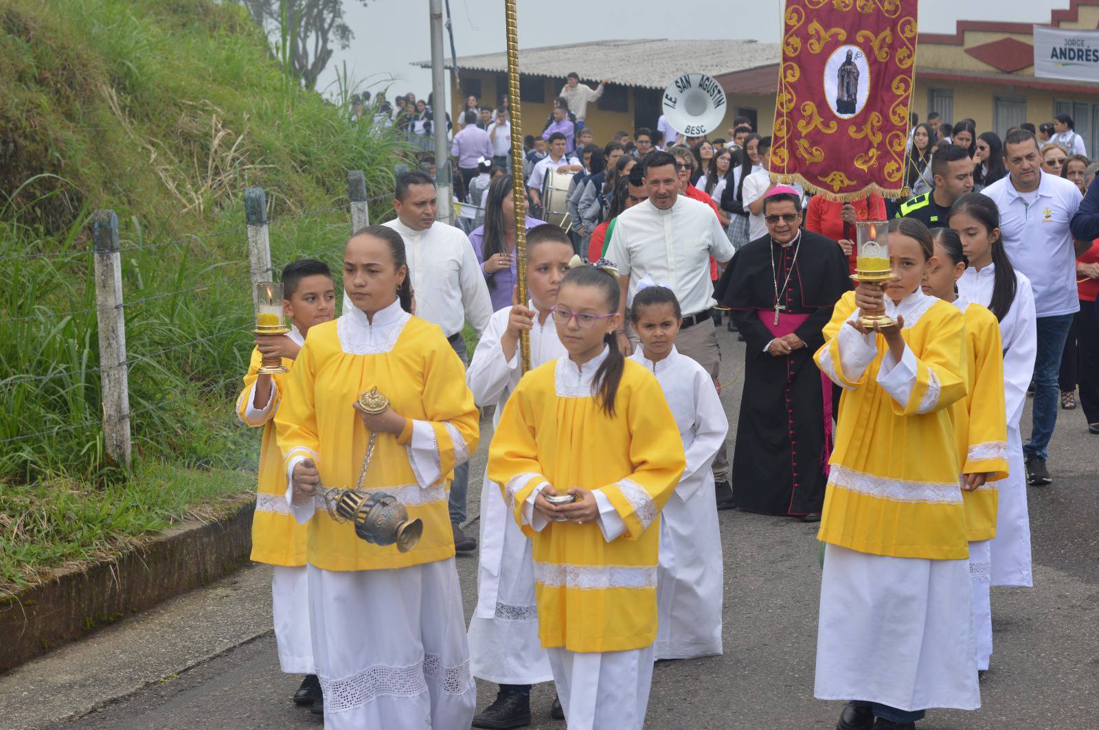 DAMOS LA BIENVENIDA A NUESTRO OBISPO HENCY MART�NEZ VARGAS