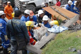 PERSISTE EL DRAMA DE LOS MINEROS EN AMAG� (ANTIOQUIA)