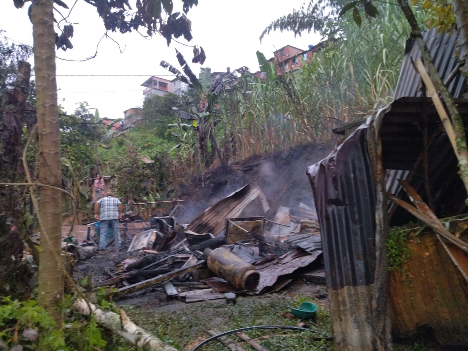 VORAZ INCENDIO CONSUME VIVIENDA CORREGIMIENTO SAN DIEGO