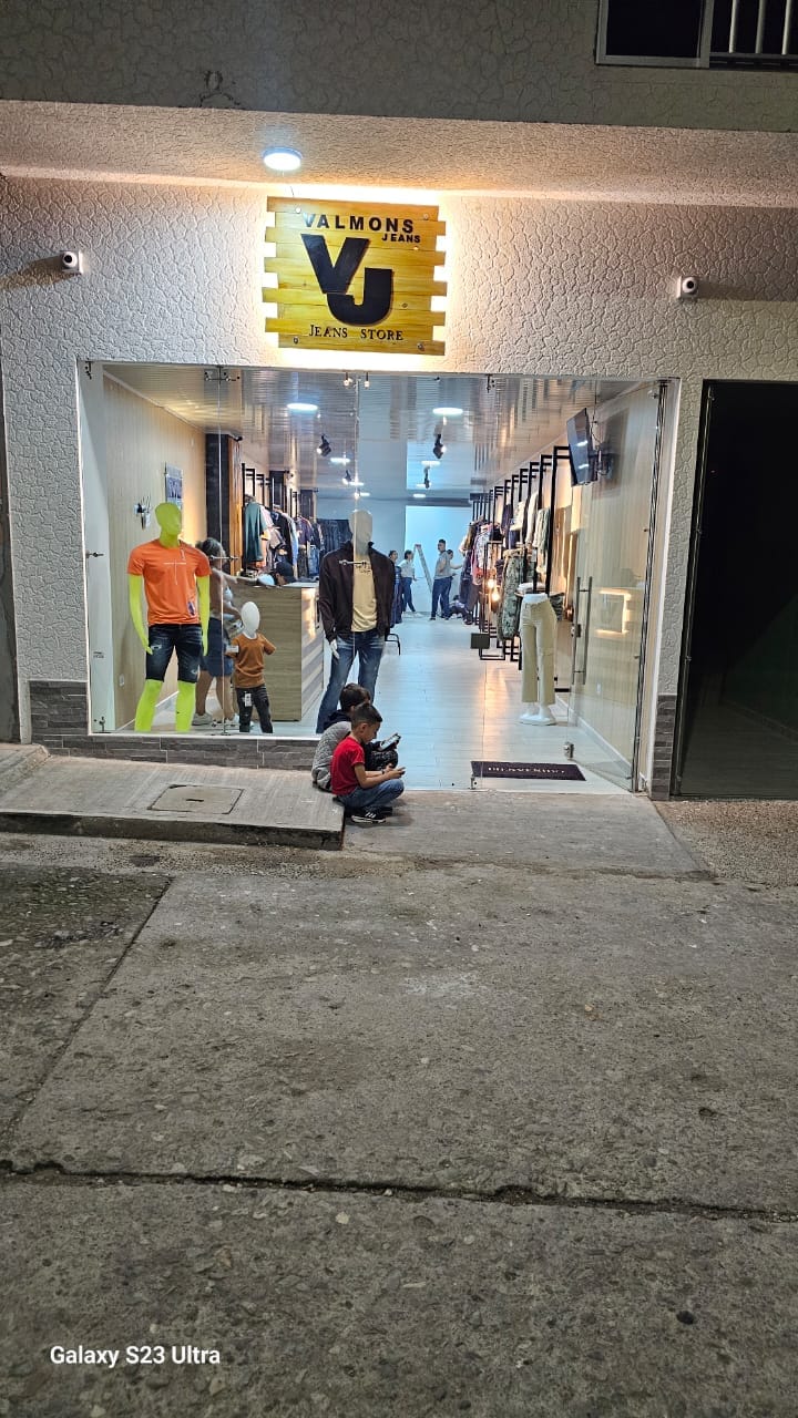 NUEVO LOCAL DE ROPA VALMONS JEANS